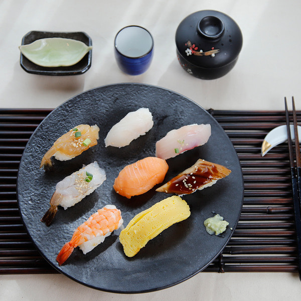 MGG 맛있는 그릇가게 국산 블랙매트 스시접시 일식 이자카야 오마카세 원형접시